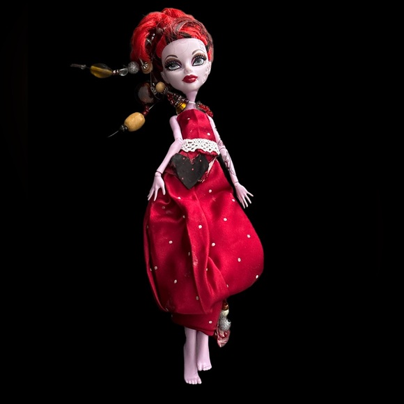 Monster High Doll Operetta - OOAK “OFF WITH HER HEAD” - Picture 2 of 14
